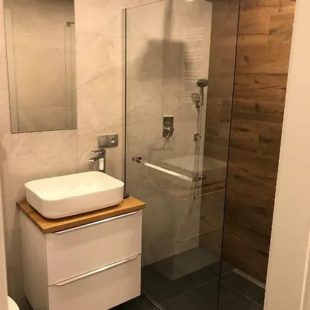 45m2 8km Do Katowic تشيلاش